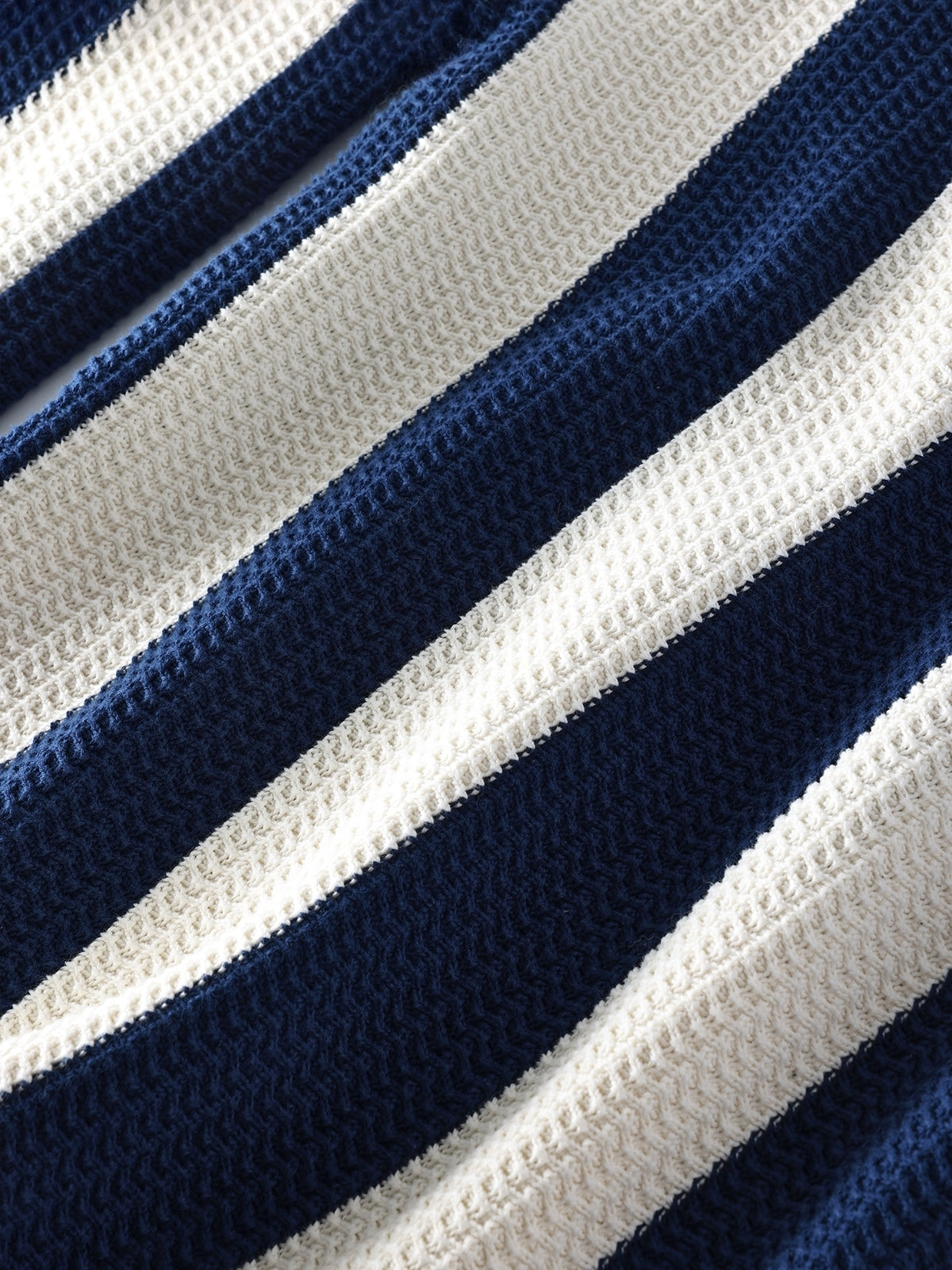 Uptown knitted polo in navy, detail view